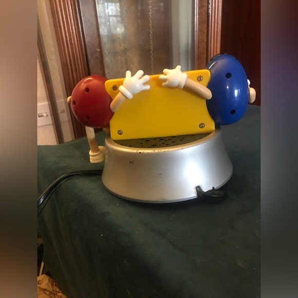 M&M Clock Radio - Picture 5 of 7